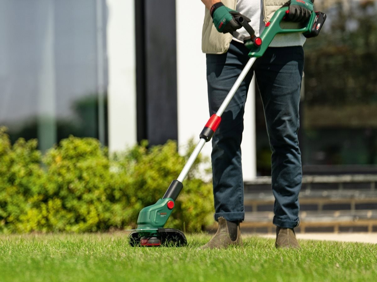 Bosch UniversalGrassCut