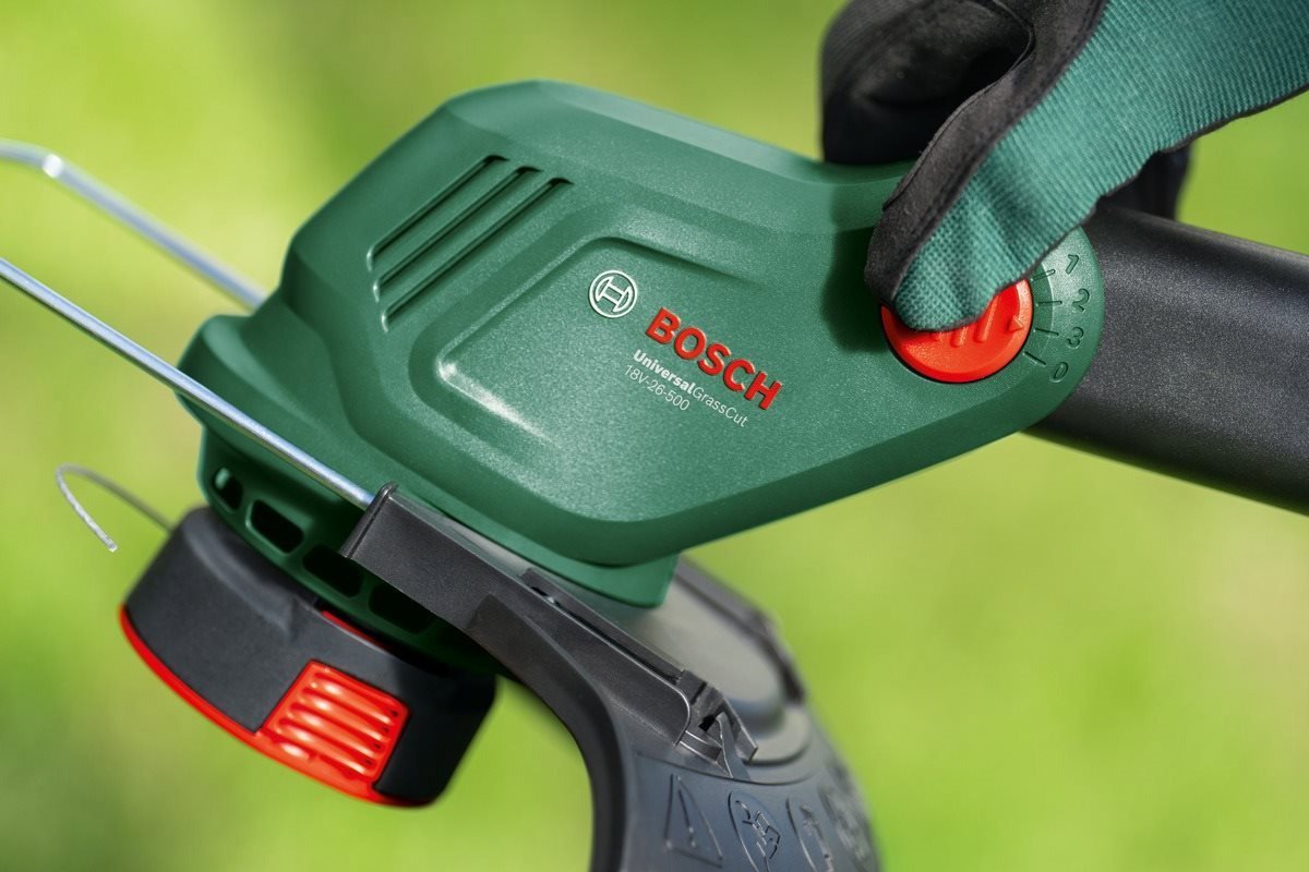 Bosch UniversalGrassCut