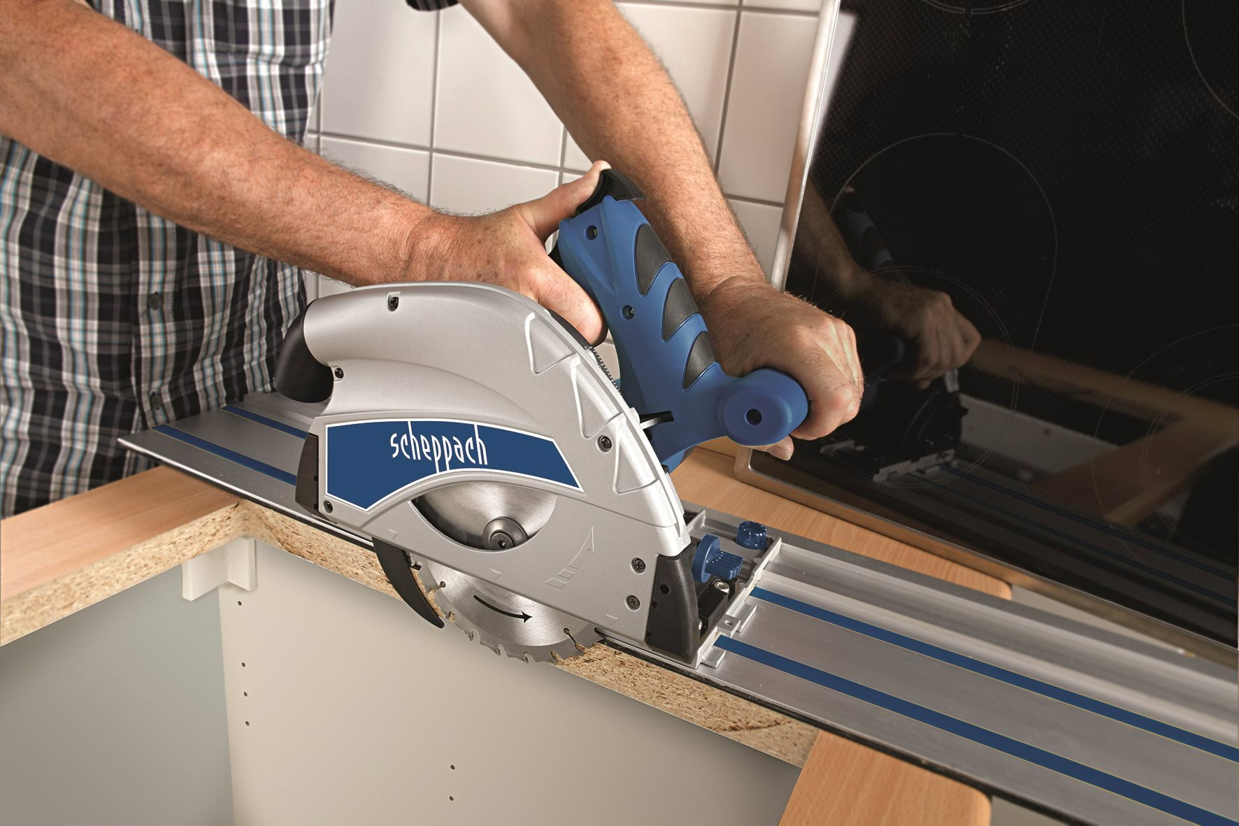 SCHEPPACH PL 55 merülőfűrész + 2x 700 mm-es vezetősín + felborulás elleni védelem + sínösszekötő