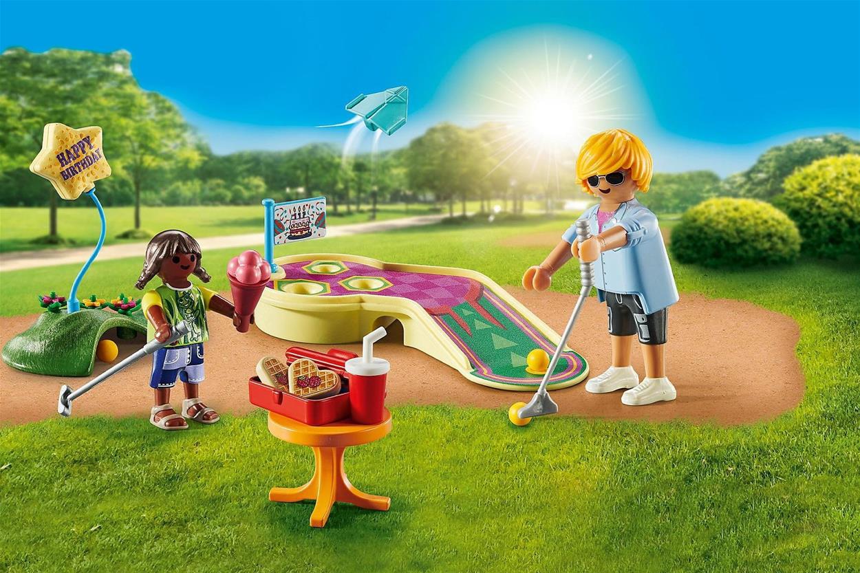 Playmobil Minigolf figurák készülnek a minigolf játékra