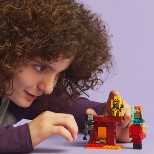 LEGO® Minecraft® Csata az alvilági lávatónál 21266