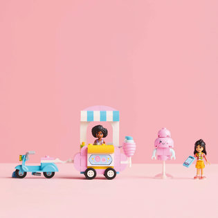 LEGO® Friends Vattacukorárus pult és robogó 42643