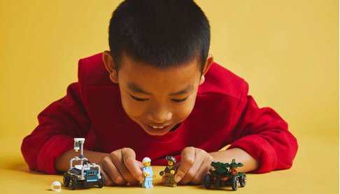 LEGO® City Repülő vs. kórházi ágy, versenyautós csomag 60459