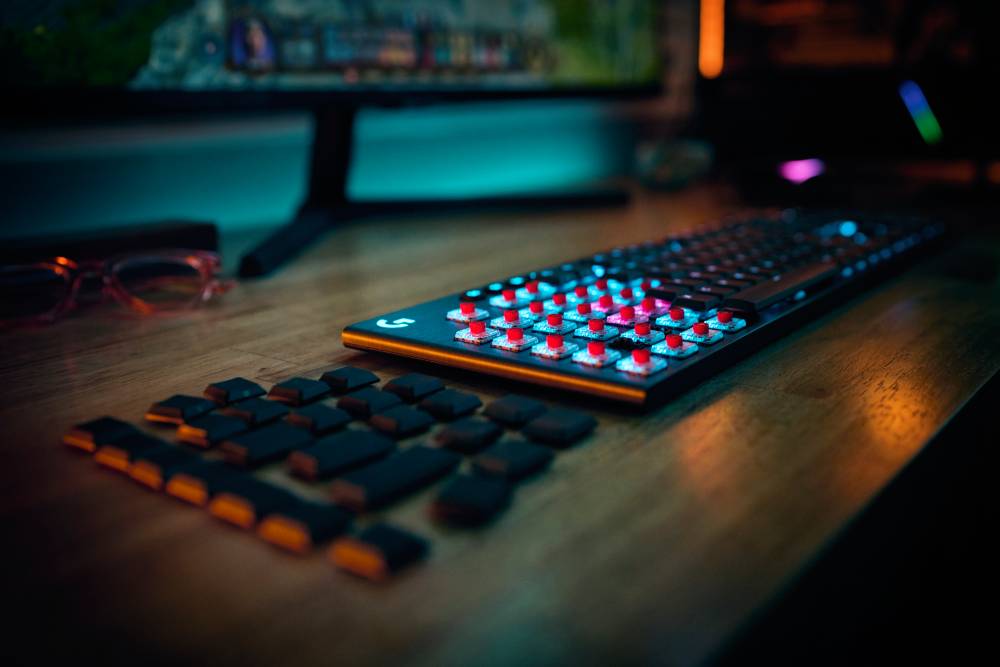 Logitech G915 X LIGHTSPEED gaming billentyűzet