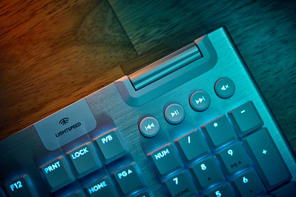Logitech G915 X LIGHTSPEED gaming billentyűzet