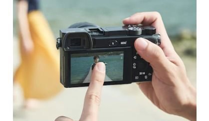 Sony Alpha A6100 digitális fényképezőgép, fekete + E PZ 16–50 mm f/3,5–5,6 II + E 55–210 mm f/4,5–6,3