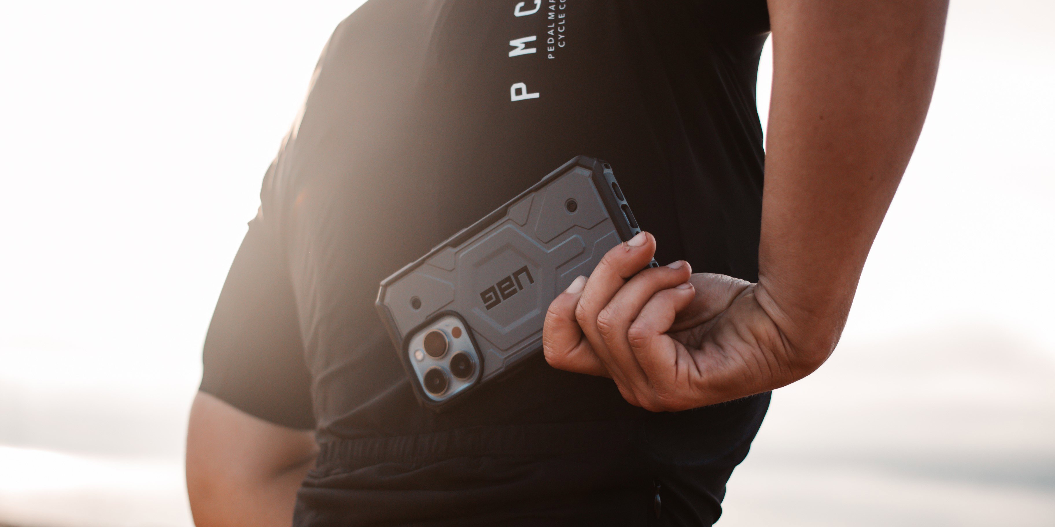 UAG Pathfinder Magsafe Cloud Blue iPhone 16 Pro Max tok