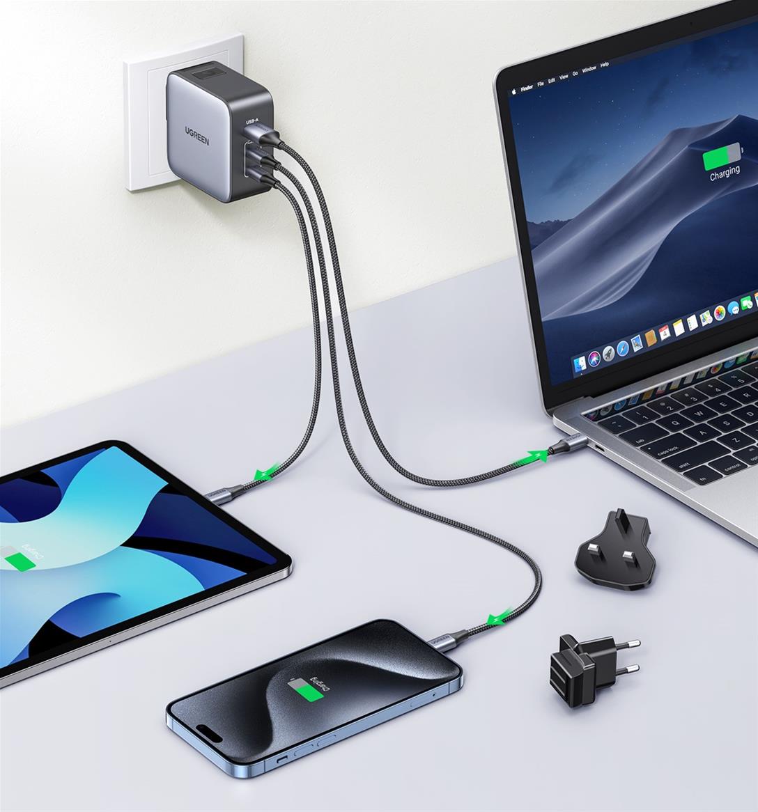 A Ugreen USB-A+2*USB-C 65W GaN Tech Worldwide Travel Fast Charger hálózati töltő