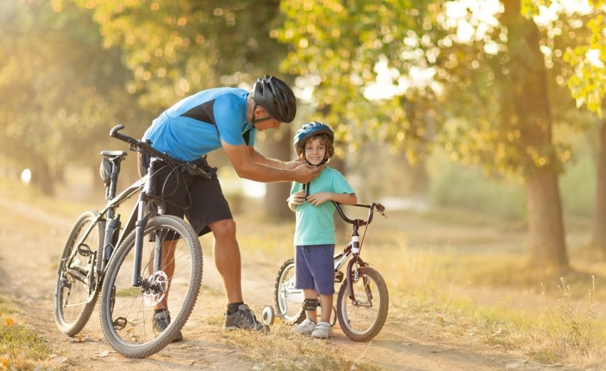 Kerékpáros kiegészítők; sisak