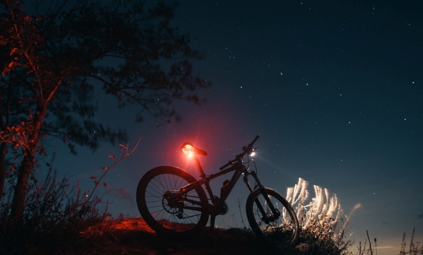 Kerékpáros kiegészítők; világítás