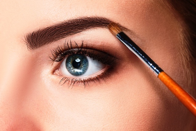 Szemöldök smink