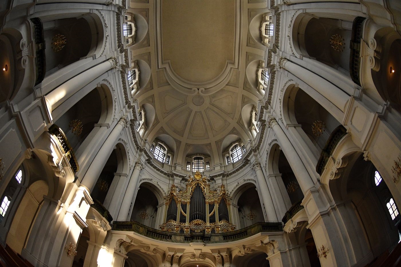 A halszem típusú objektív ideális enteriőrfotózáshoz Halszem objektív fish-eye