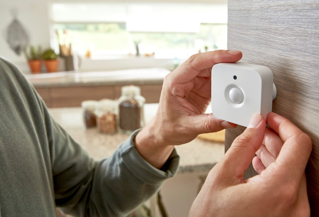 A Philips Hue mozgásérzékelő lehetővé teszi a világítás mozgásalapú vezérlését. Philips Hue mozgásérzékelő
