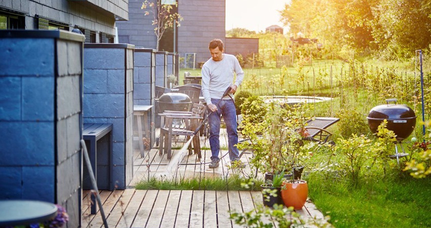 magasnyomású mosó, ember, kert