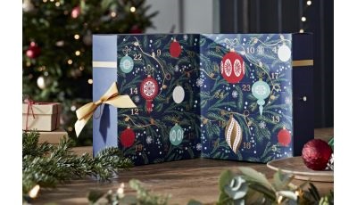 Négyzet alakú gyertyás adventi naptár