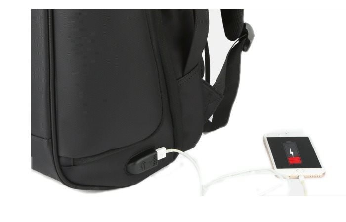 Kingsons hátizsák; USB csatlakozó