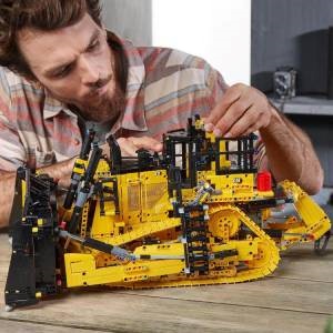 LEGO Technic 42131 CAT D11 buldózer - fejlesztő játékok 12 éveseknek