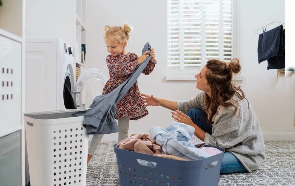 műanyag szennyestartó