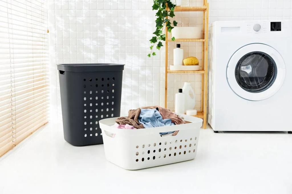 műanyag szennyestartó