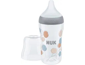 Hasfájós babáknak tervezett cumisüveg 3+