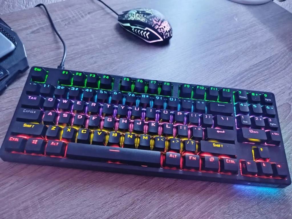 Kék switch billentyűzet gamer használatra