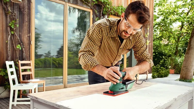 Bosch csiszoló munka közben