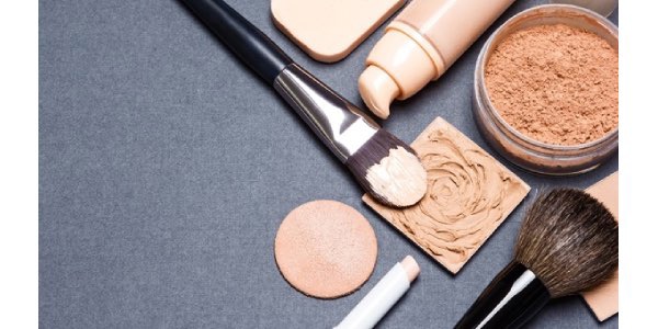 dekoratív kozmetikumok az arcra