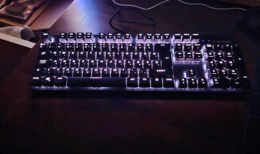 Kompakt gamer mechanikus billentyűzet