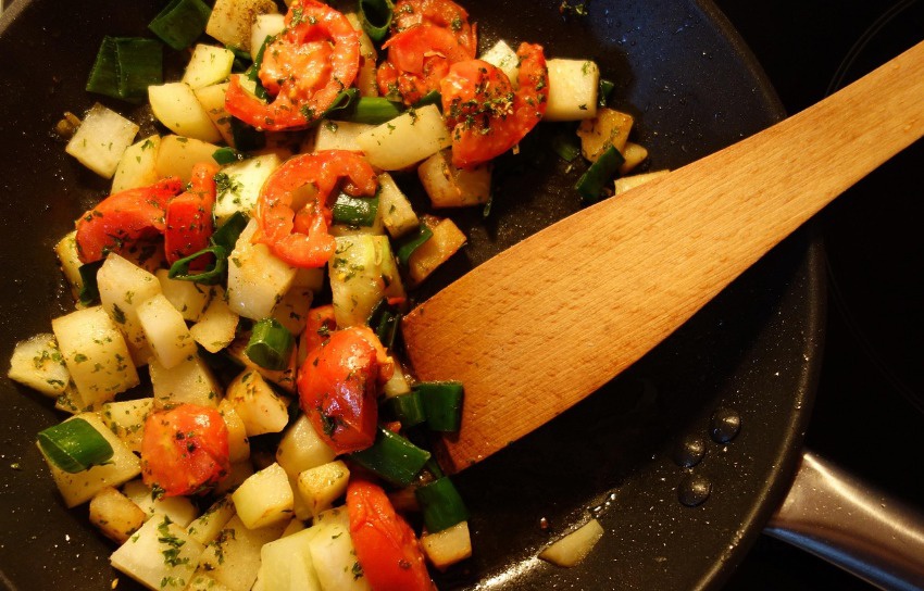 Leégett teflon serpenyő tisztitása