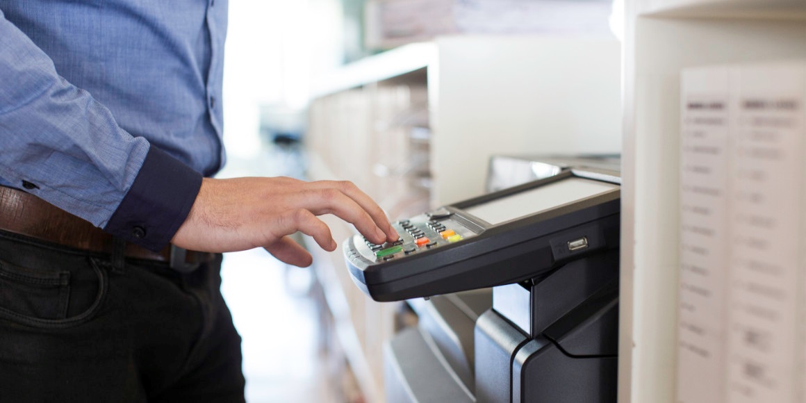 Hogyan csatlakoztassuk a nyomtatót, telepítsük az illesztőprogramokat és állítsuk be az alapvető szolgáltatásokat?