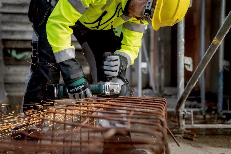 Metabo sarokcsiszoló és flex használat közben