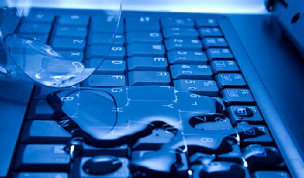 Leöntött laptop; notebook; strapabíró laptop;