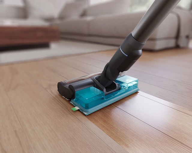 Philips vezeték nélküli porszívó használat közben modern nappaliban