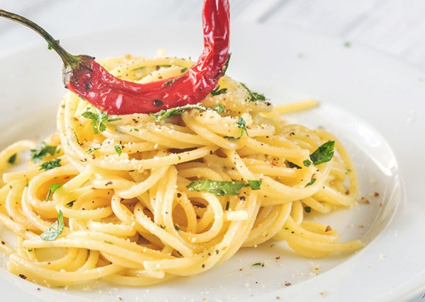 Spaghetti aglio olio e peperoncino