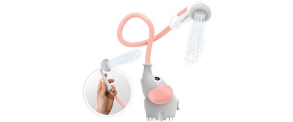 Gyerek zuhany a kádba