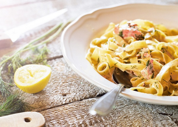 Tagliatelle con salmone affumicato