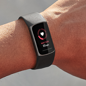 Fitbit Charge 5 fitnesz karkötő