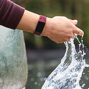 Fitbit Charge 5 fitnesz karkötő
