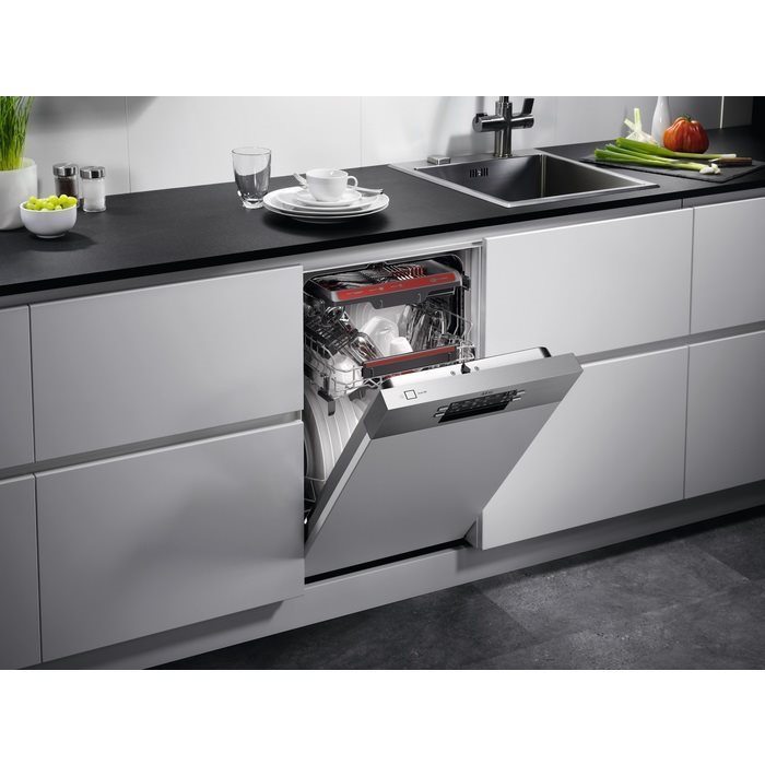 Keskeny beépíthető mosogatógép AEG Mastery MaxiFlex FEE73517PM