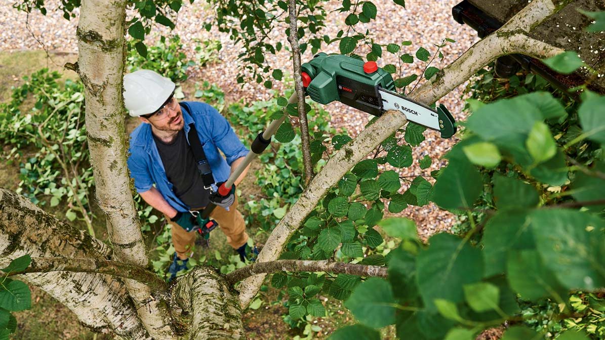 BOSCH UniversalChainPole 18V ágvágó fűrész