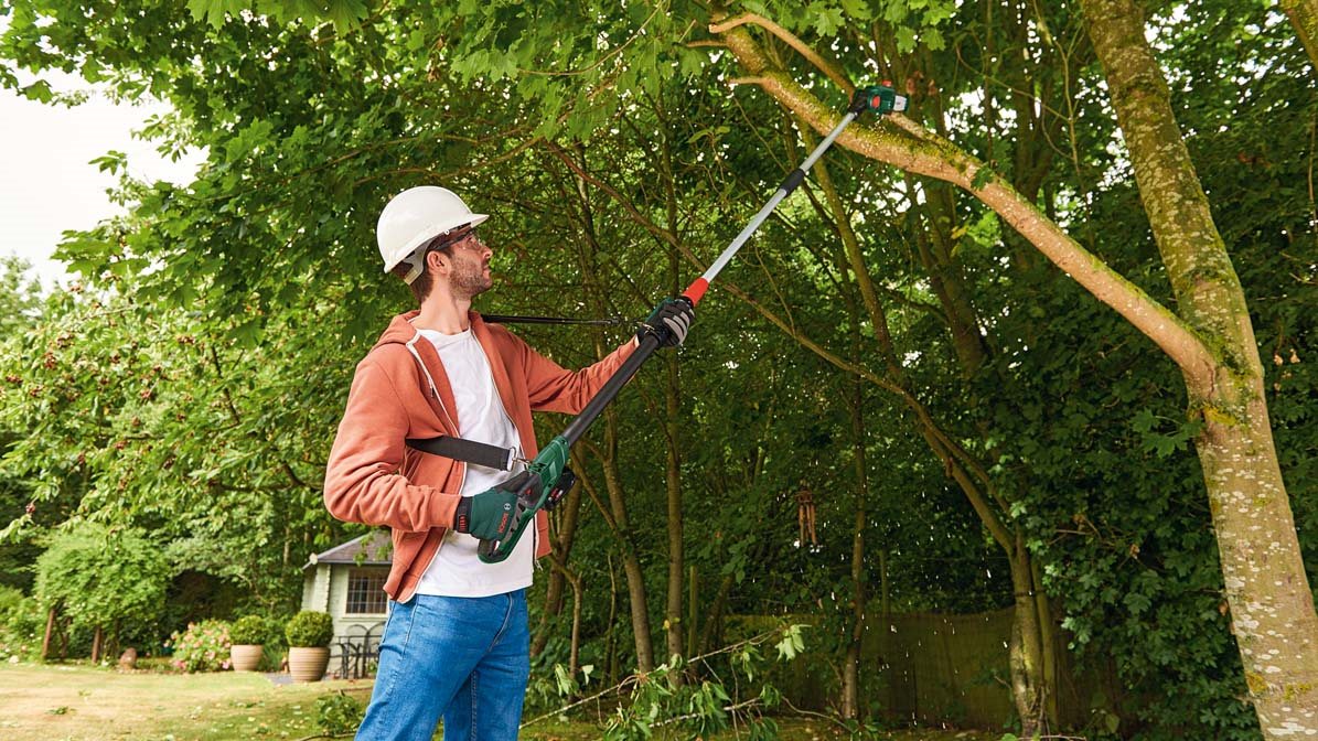 BOSCH UniversalChainPole 18V ágvágó fűrész