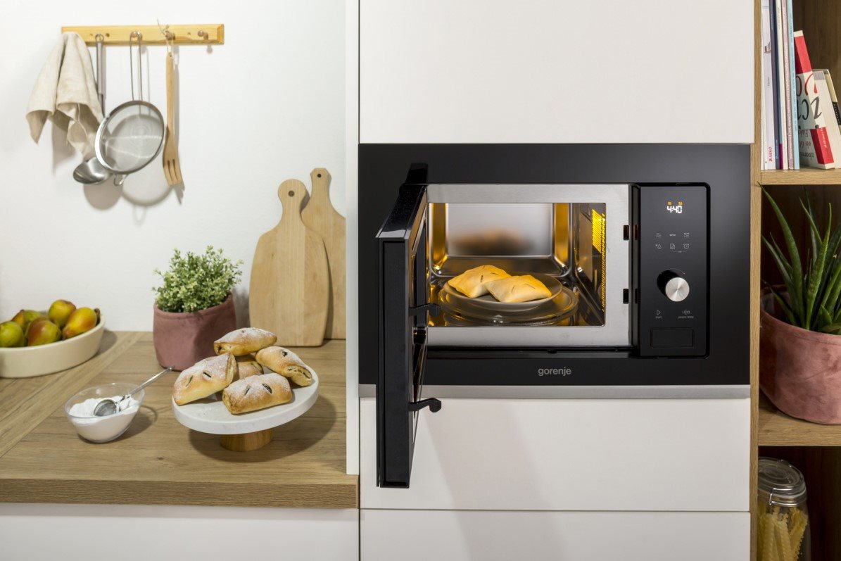 Mikrohullámú sütő GORENJE BM201AG1X Mikrohullámú sütő GORENJE BM201AG1X