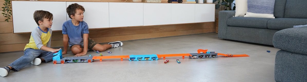 Versenypálya és szállító kamion Hot Wheels
