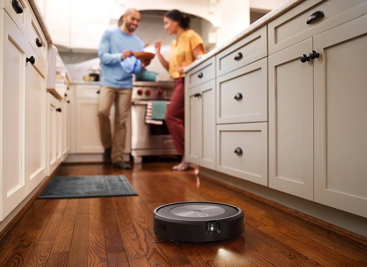 Robotporszívó iRobot Roomba j7+ Robotporszívó iRobot Roomba j7+