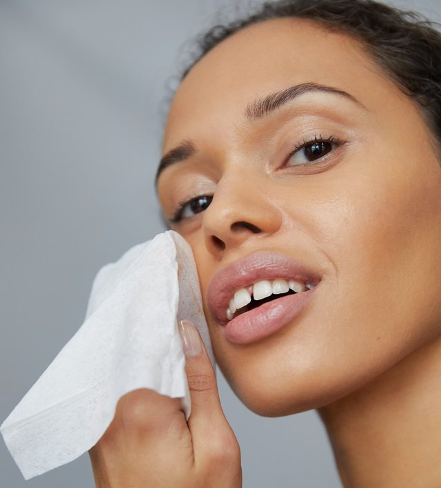 NIVEA Gentle Cleansing Wipes Dry and Sensitive Skin arctörlő kendő