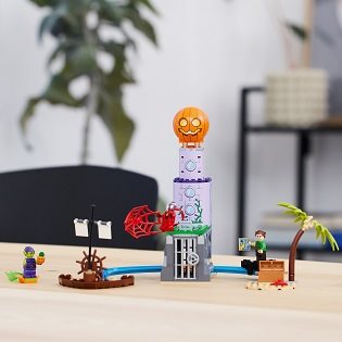 LEGO® Marvel 10790 Pókcsapat a Zöld Manó világítótornyánál