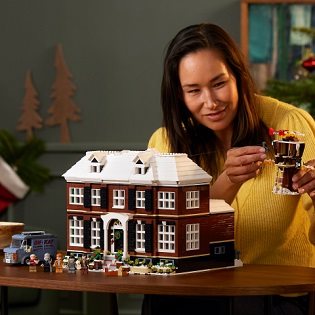 LEGO Ideas 21330 Home Alone