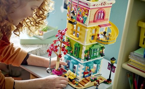 LEGO® Friends 41748 Heartlake City közösségi központ