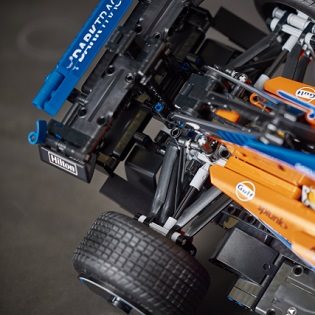 LEGO Technic 42141 McLaren Formula 1 versenyautó