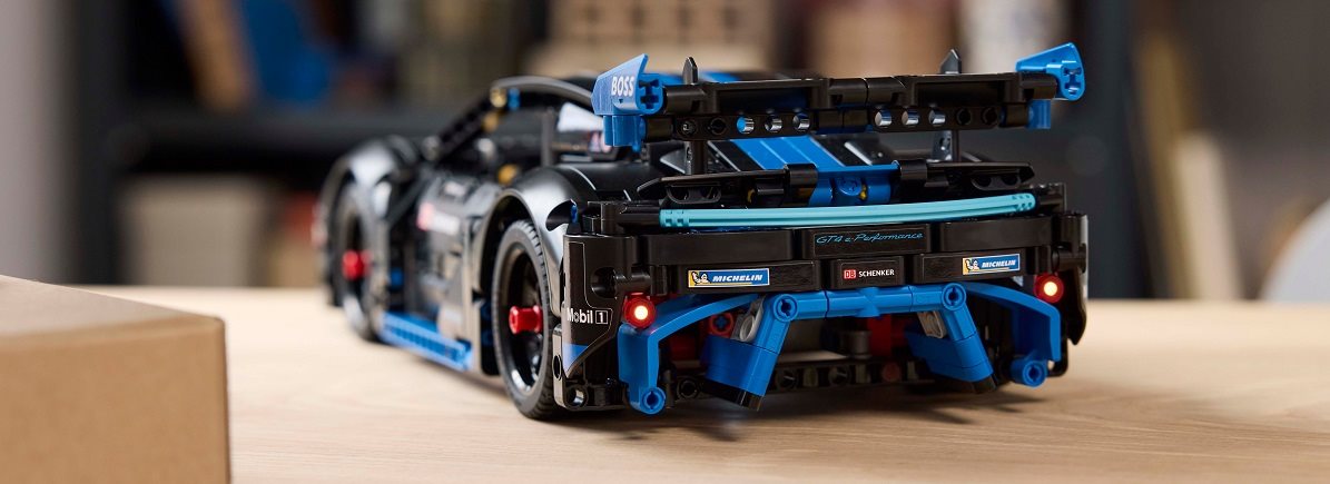 LEGO® Technic 42176 Porsche GT4 e-Performance versenyautó